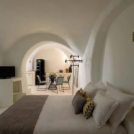 Villa Luxury Santorini Potamos: Private Heated Pool Retreat *
