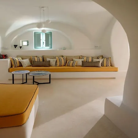 Luxury Santorini Potamos: Private Heated Pool Retreat Exo Gonia