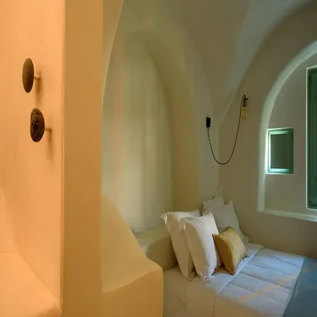 Villa Luxury Santorini Potamos: Private Heated Pool Retreat