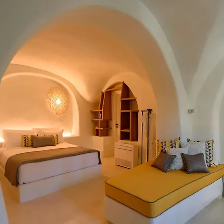 Villa Luxury Santorini Potamos: Private Heated Pool Retreat
