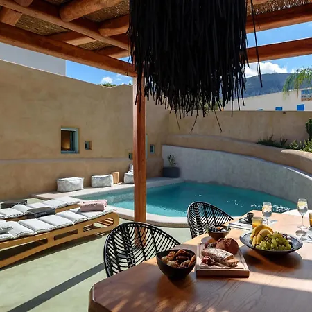 Villa Luxury Santorini Potamos: Private Heated Pool Retreat